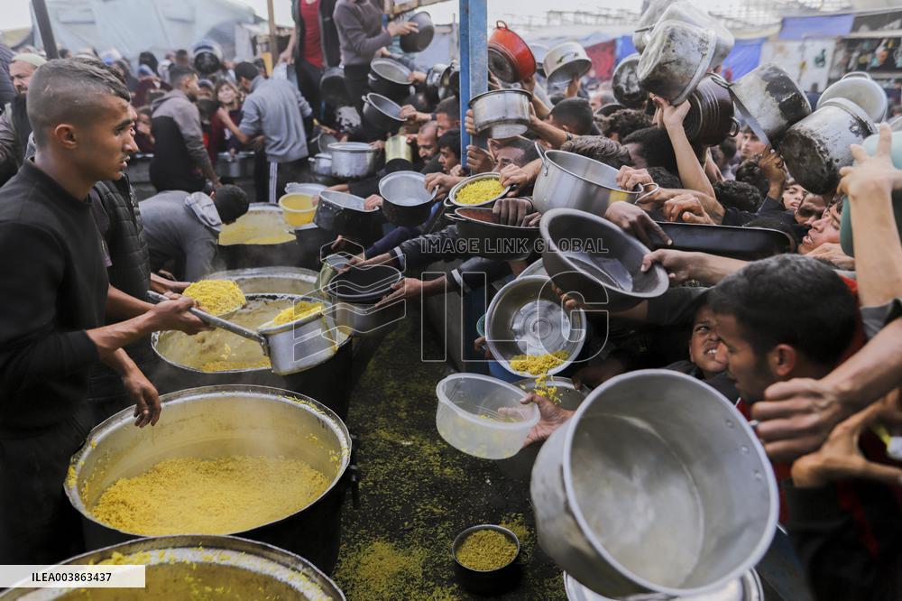 Waiting For Food In Gaza