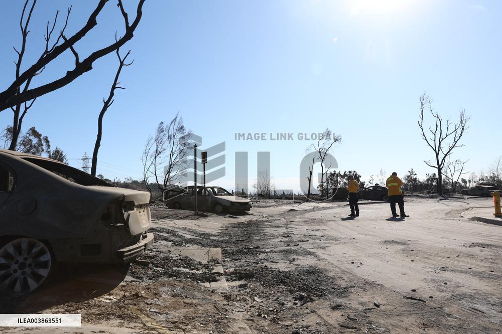 Disaster Areas Of Altadena After The Passage Of Eaton Fire - LA