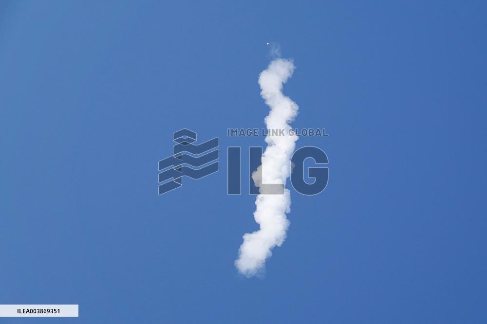 Longxing No.2 Rocket Lifts Off