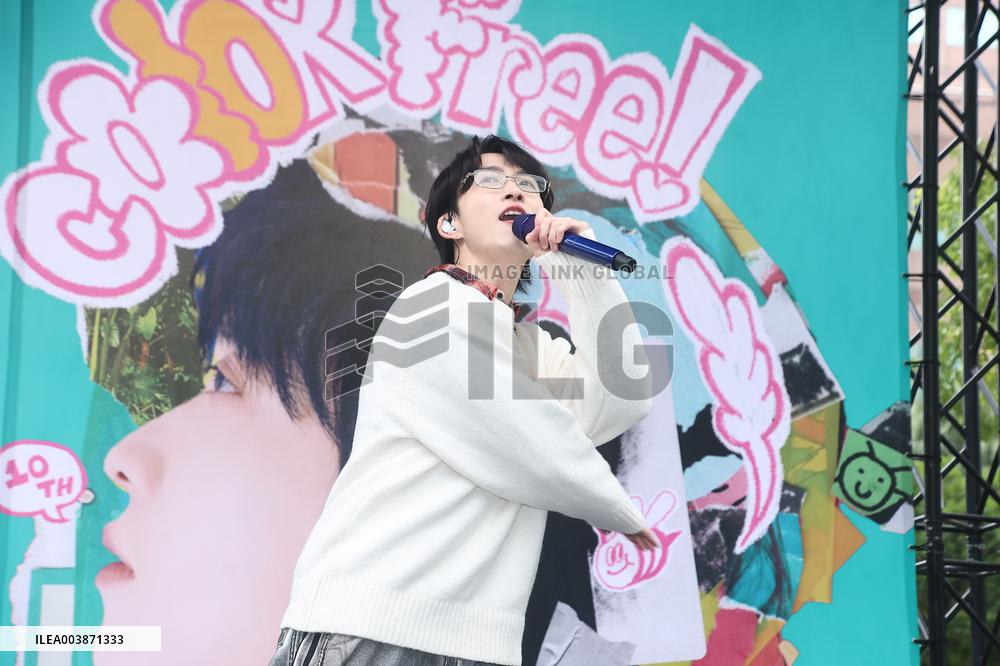 Singaporean Singer Kenny Khoo