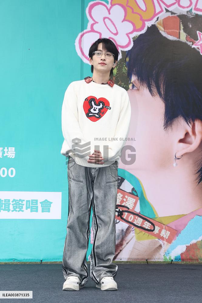 Singaporean Singer Kenny Khoo