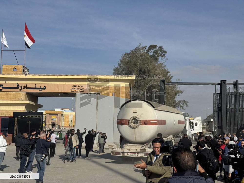 The Only Channel Linking The Gaza Strip To Egypt Is Reopened - Rafah