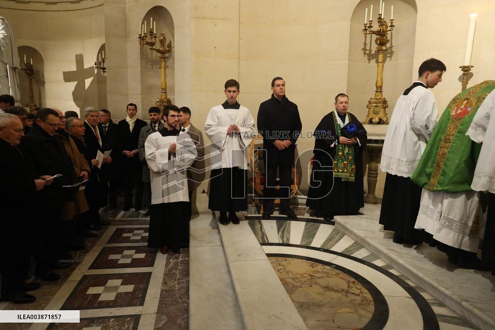 Exclusive - Louis Alphonse Of Bourbon At A Mass In Honor Of Louis Xvi - Paris