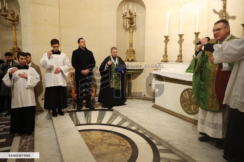 Exclusive - Louis Alphonse Of Bourbon At A Mass In Honor Of Louis Xvi - Paris
