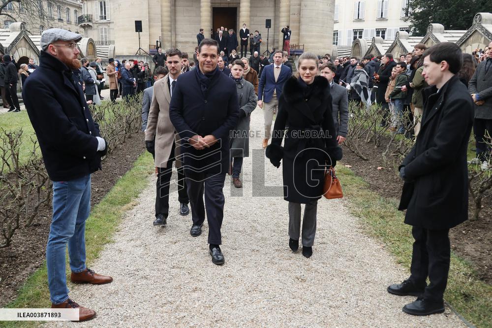 Exclusive - Louis Alphonse Of Bourbon At A Mass In Honor Of Louis Xvi - Paris