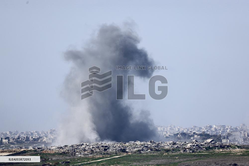 Heavy smoke rises over north Gaza a day before ceasefire
