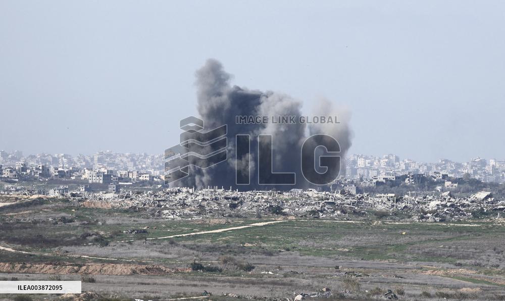 Heavy smoke rises over north Gaza a day before ceasefire
