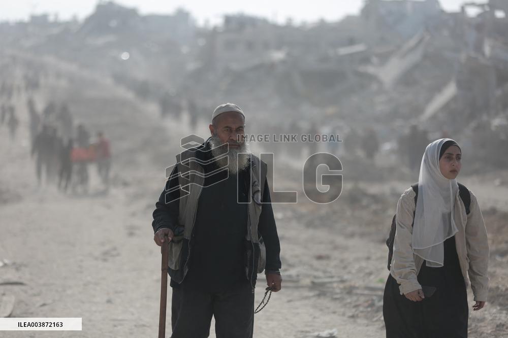 Displaced Palestinians Start To Return Their Houses - Gaza