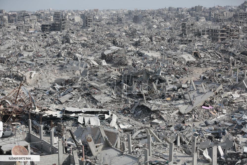 Displaced Palestinians Start To Return Their Houses - Gaza