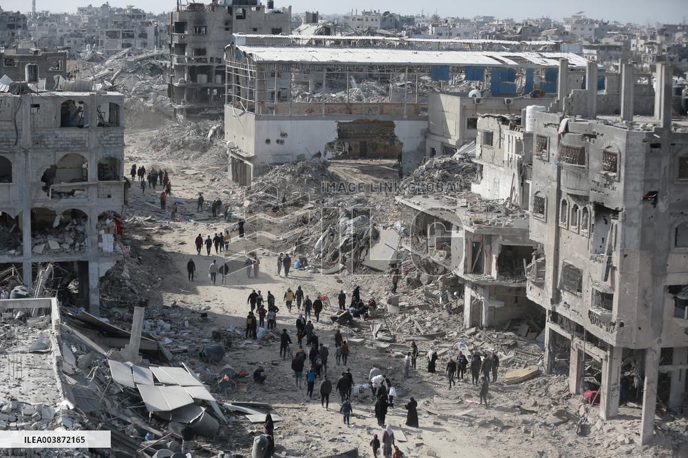 Displaced Palestinians Start To Return Their Houses - Gaza