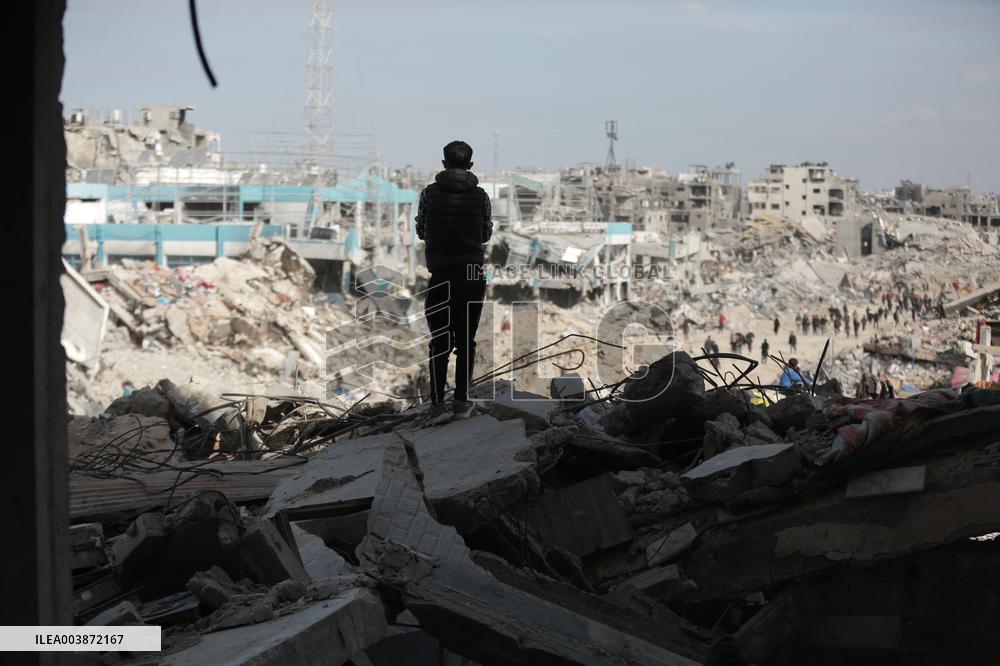 Displaced Palestinians Start To Return Their Houses - Gaza