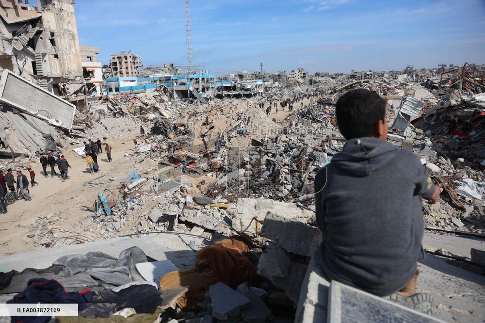 Displaced Palestinians Start To Return Their Houses - Gaza