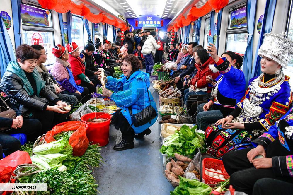 Amazing Slow Train Village Gala - China