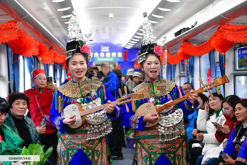 Amazing Slow Train Village Gala - China