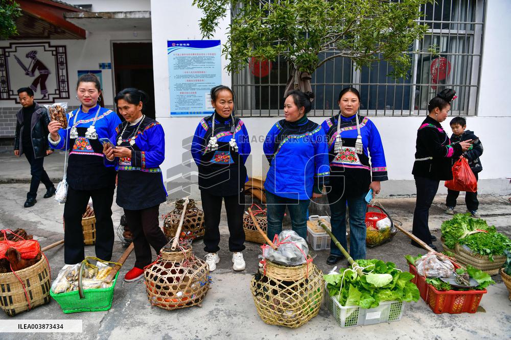 Amazing Slow Train Village Gala - China