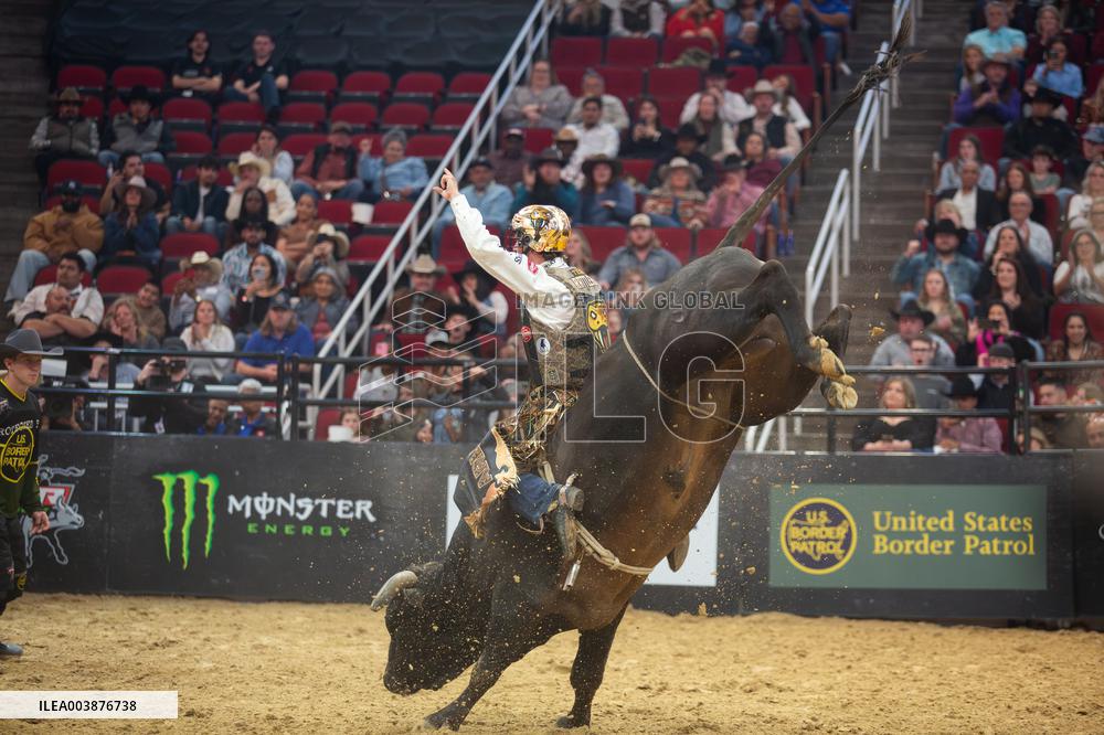 Michelob Ultra PBR: Unleash The Beast At Houston Toyota Center