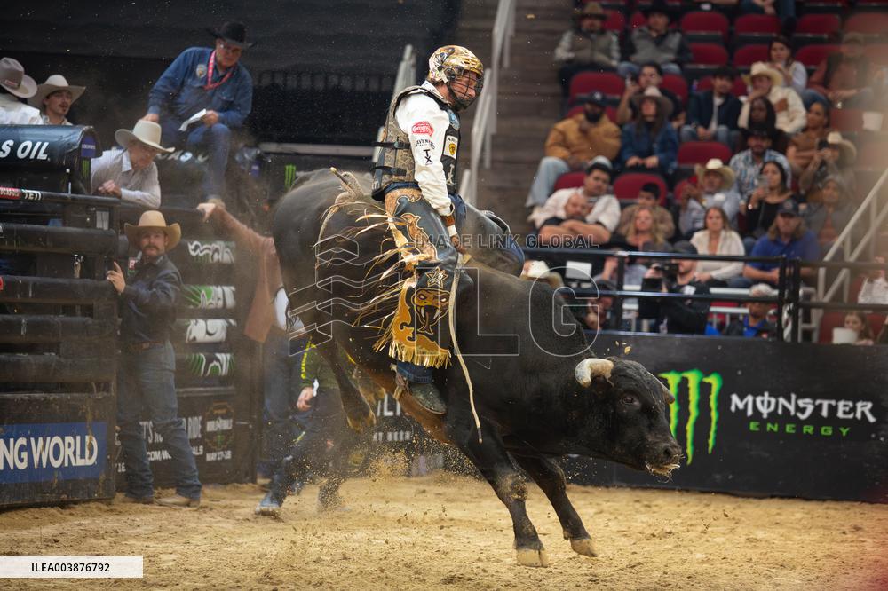 Michelob Ultra PBR: Unleash The Beast At Houston Toyota Center