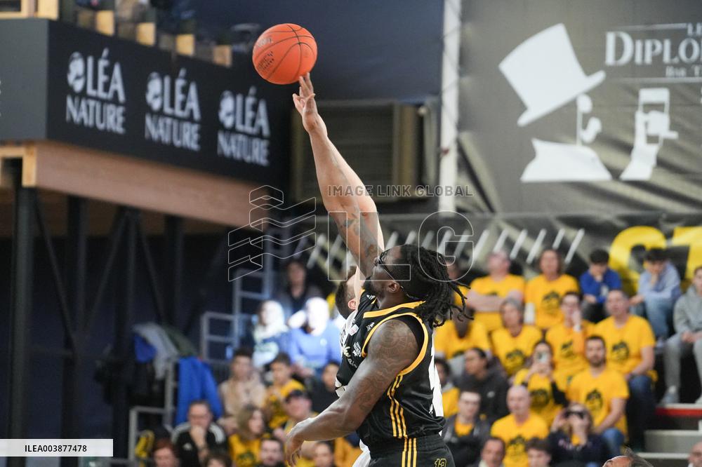 Basketball - La Rochelle V Paris