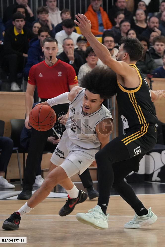 Basketball - La Rochelle V Paris