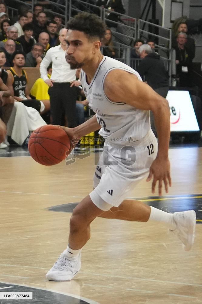 Basketball - La Rochelle V Paris