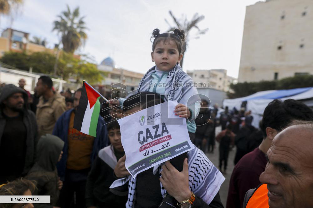 Displaced Residents Return To Their Homes After Over A Year Of Conflic - Gaza