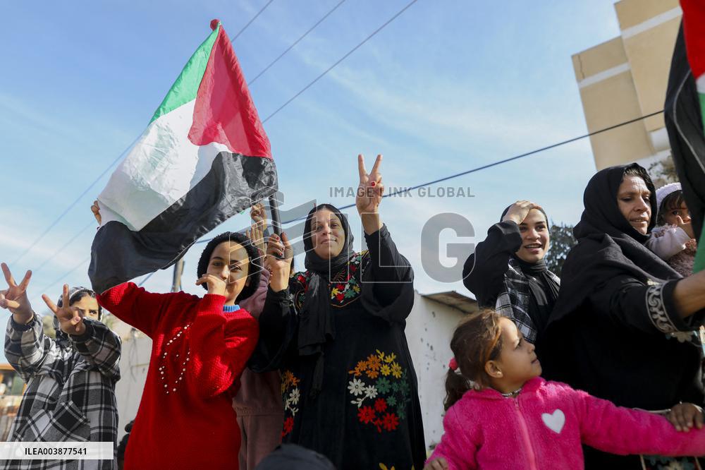 Displaced Residents Return To Their Homes After Over A Year Of Conflic - Gaza