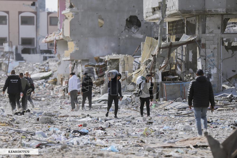 Displaced Residents Return To Their Homes After Over A Year Of Conflic - Gaza