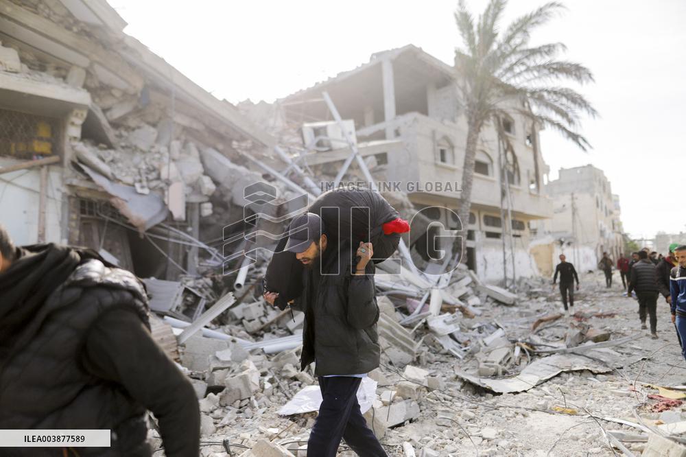 Displaced Residents Return To Their Homes After Over A Year Of Conflic - Gaza