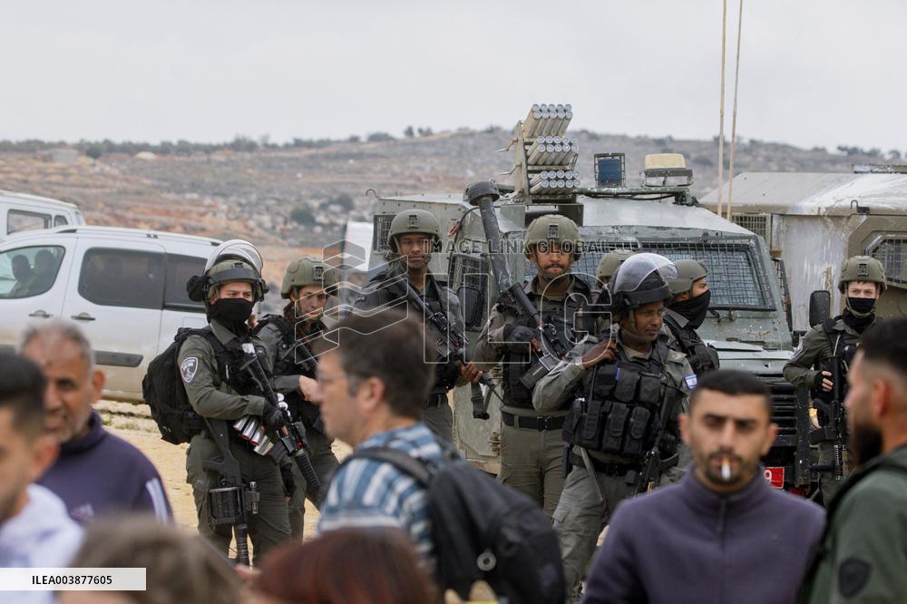 Israeli Occupation Forces Suppressed Palestinian Worshipers Near Mount Sbeih