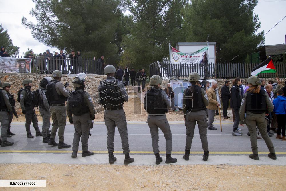 Israeli Occupation Forces Suppressed Palestinian Worshipers Near Mount Sbeih