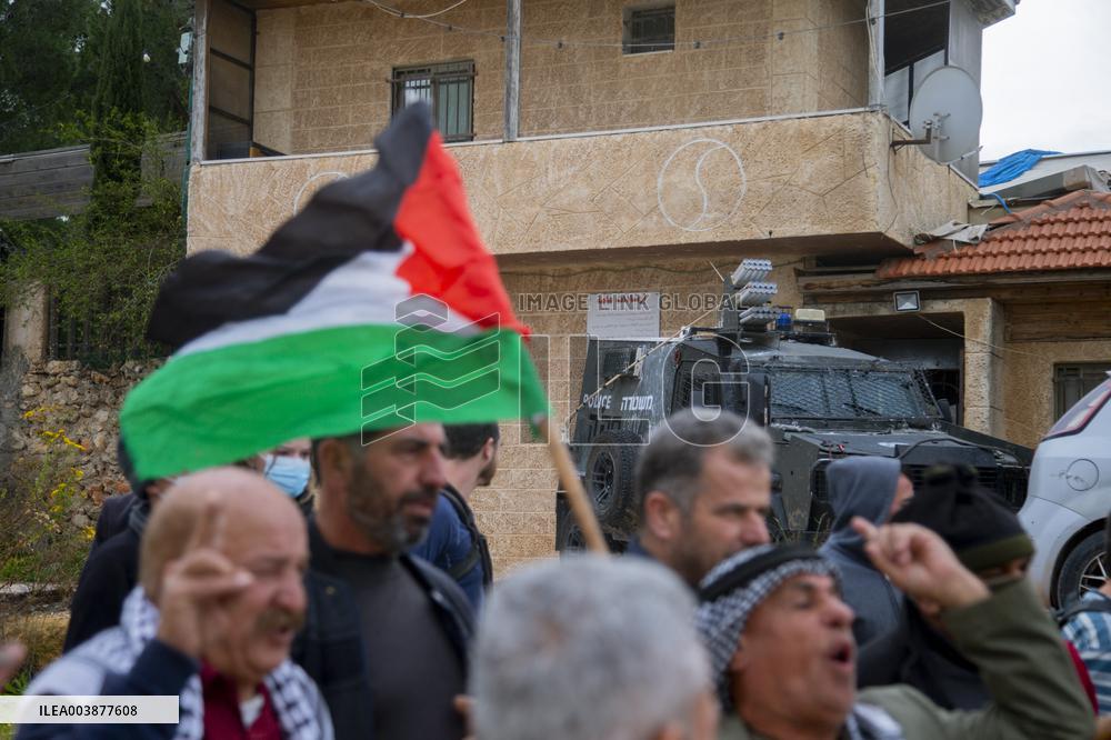 Israeli Occupation Forces Suppressed Palestinian Worshipers Near Mount Sbeih