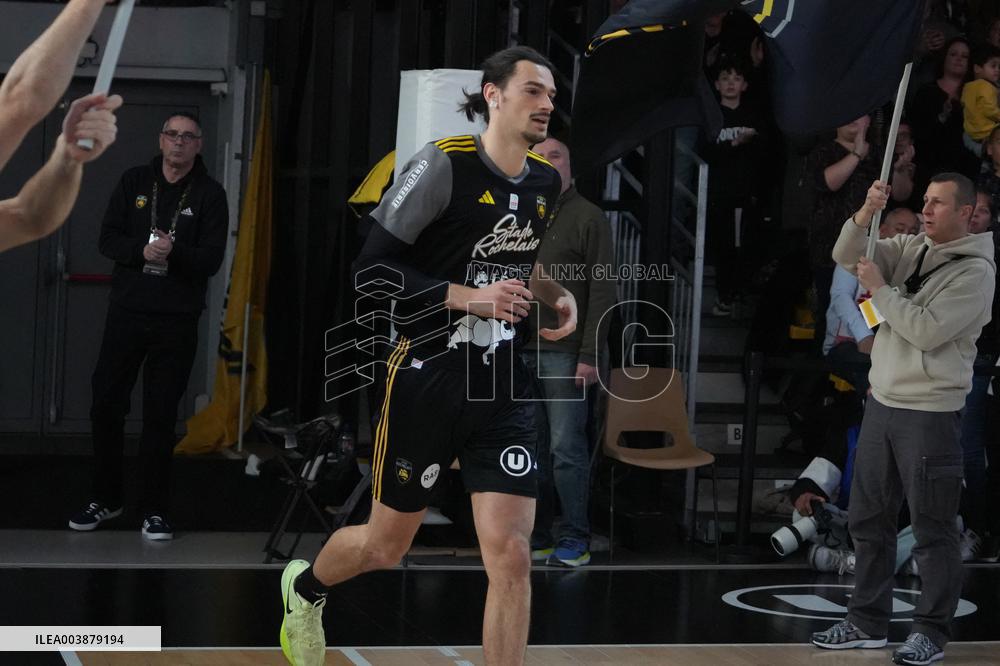 Basketball - La Rochelle V Paris