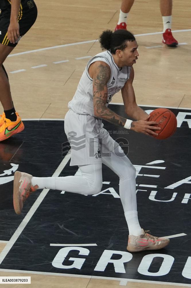 Basketball - La Rochelle V Paris