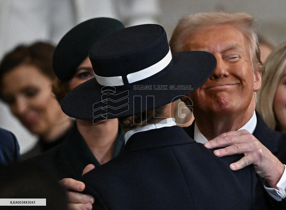 Trump kisses Melania on the cheek during swearing-in - DC
