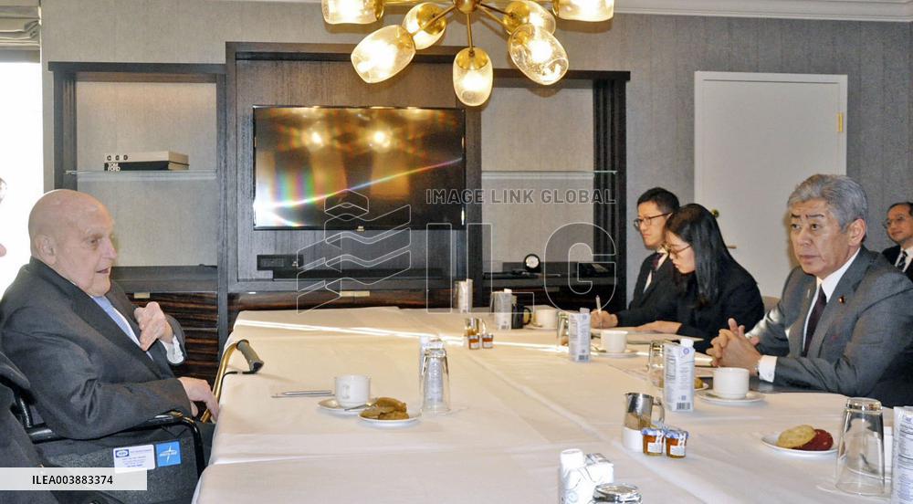 Japan foreign minister in Washington