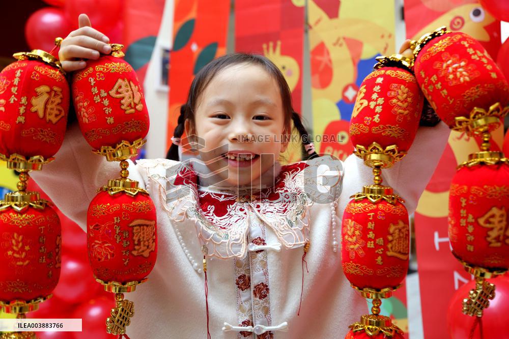 Children Learning Folk Customs to Welcome Chinese Lunar New Year