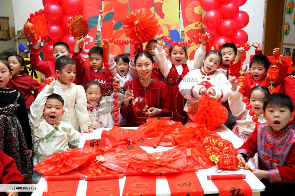 Children Learning Folk Customs to Welcome Chinese Lunar New Year