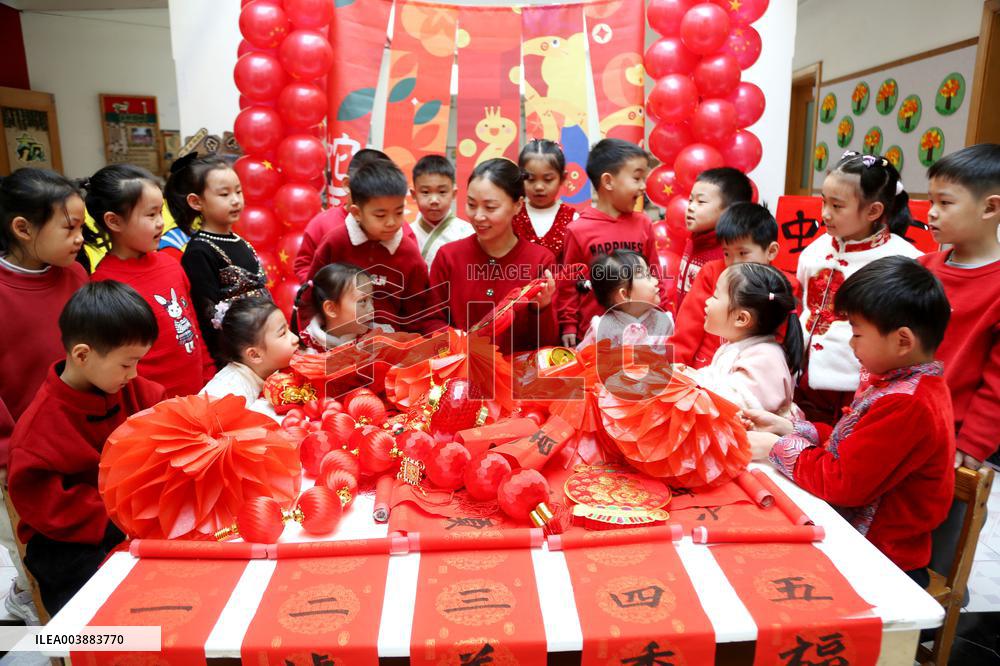 Children Learning Folk Customs to Welcome Chinese Lunar New Year