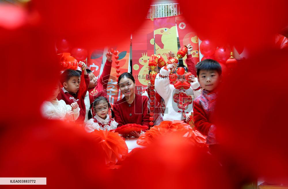 Children Learning Folk Customs to Welcome Chinese Lunar New Year