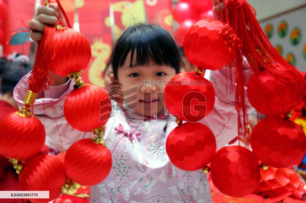 Children Learning Folk Customs to Welcome Chinese Lunar New Year