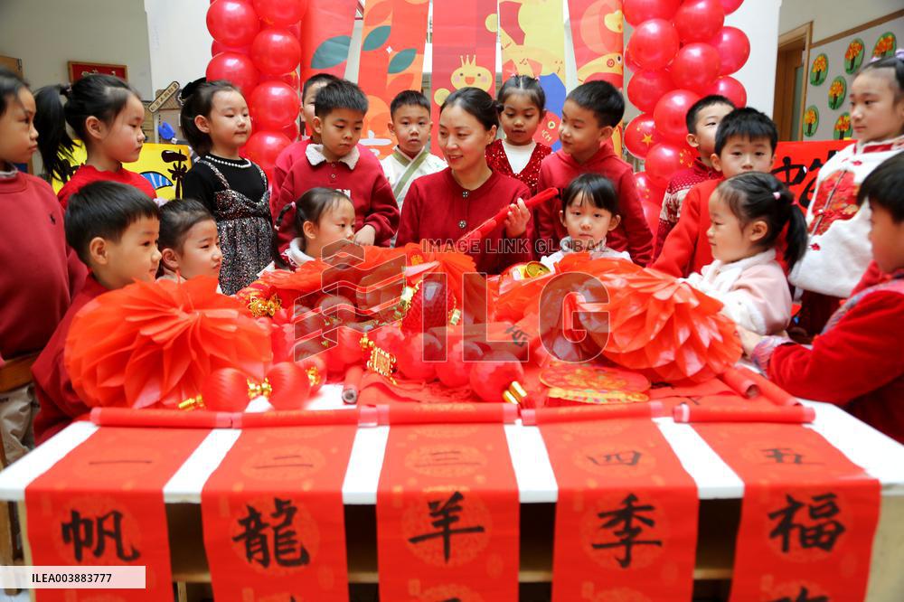 Children Learning Folk Customs to Welcome Chinese Lunar New Year