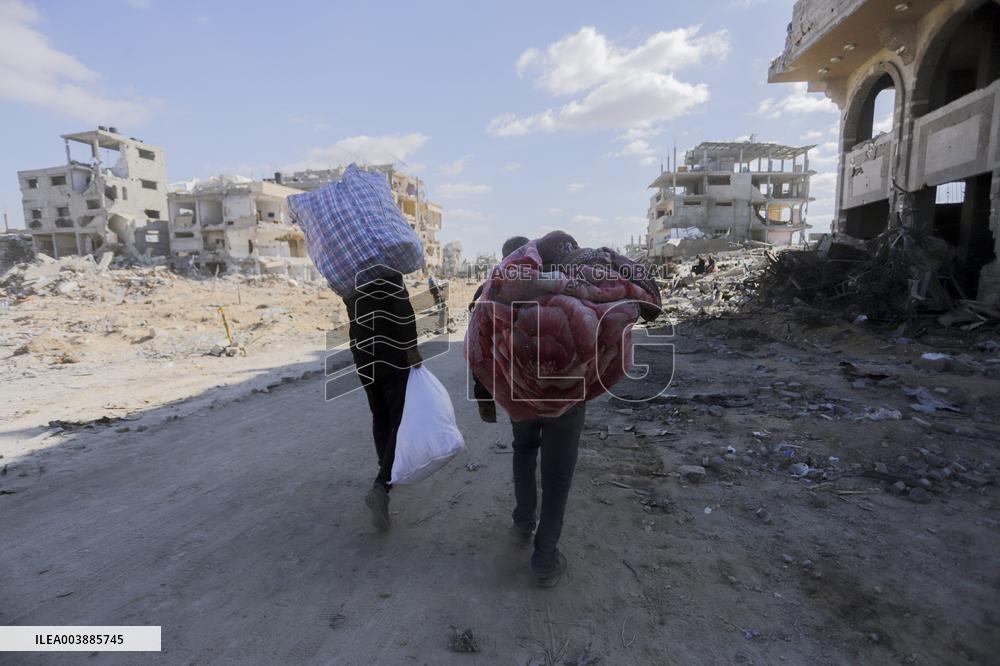 Displaced Palestinians Return Home After the Ceasefire - Gaza