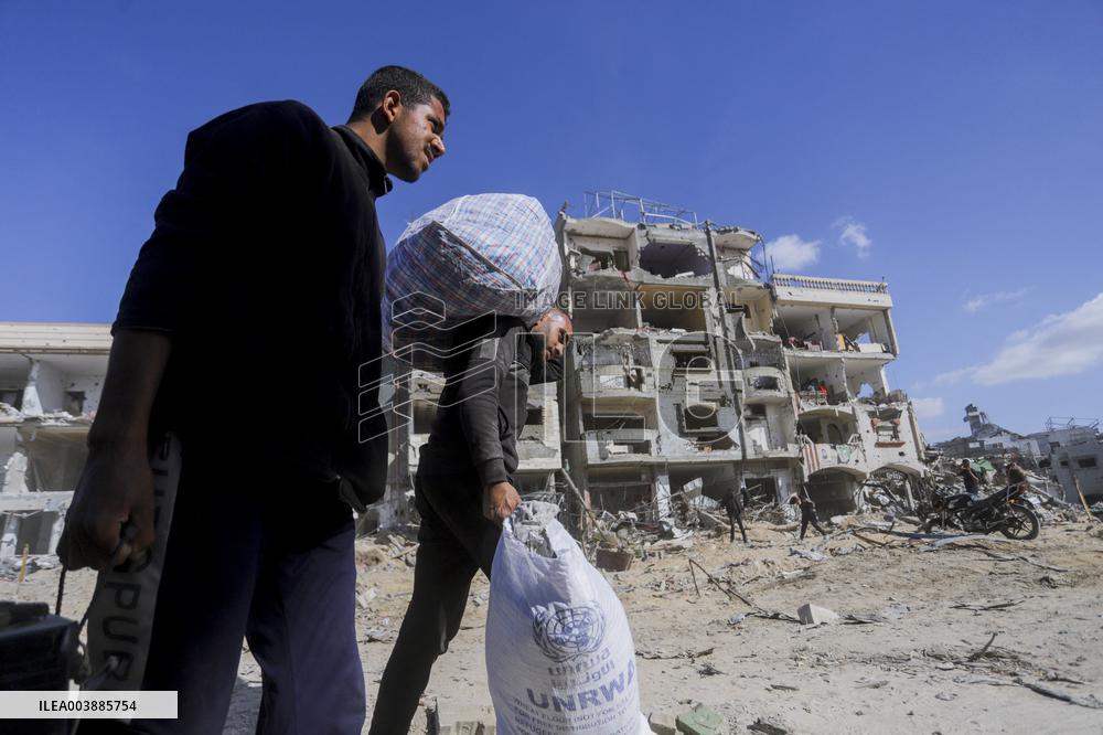 Displaced Palestinians Return Home After the Ceasefire - Gaza