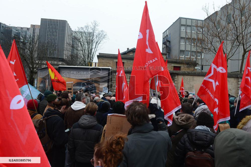 Rally Against The Replacement Of The Bichat And Beaujon Hospitals - Paris