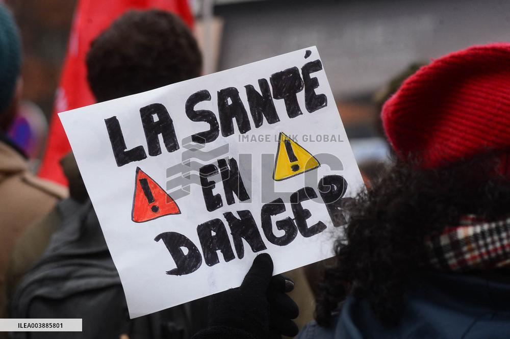 Rally Against The Replacement Of The Bichat And Beaujon Hospitals - Paris