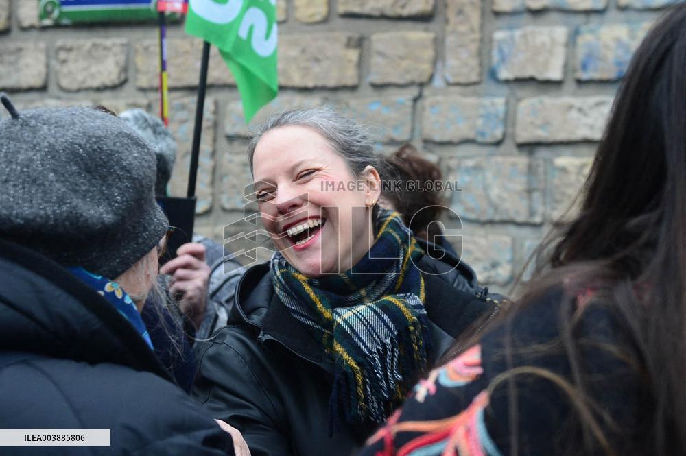 Rally Against The Replacement Of The Bichat And Beaujon Hospitals - Paris