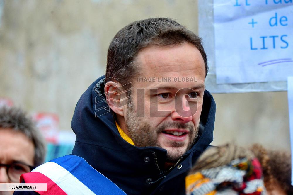 Rally Against The Replacement Of The Bichat And Beaujon Hospitals - Paris