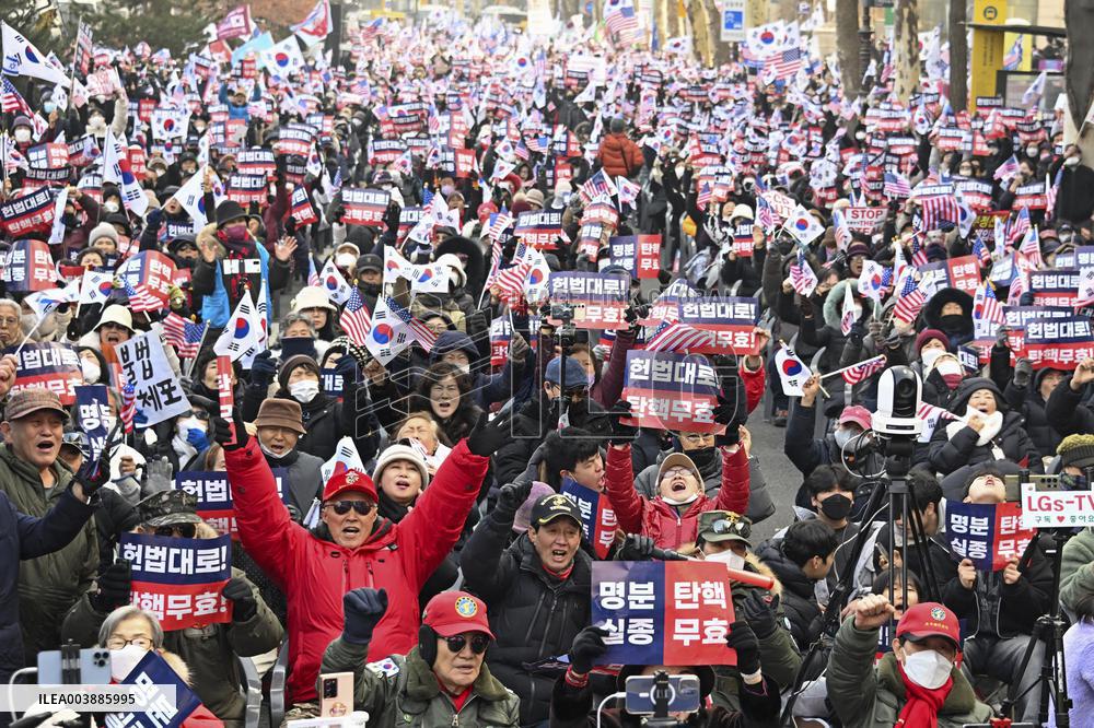 Impeached S. Korean president attends court hearing