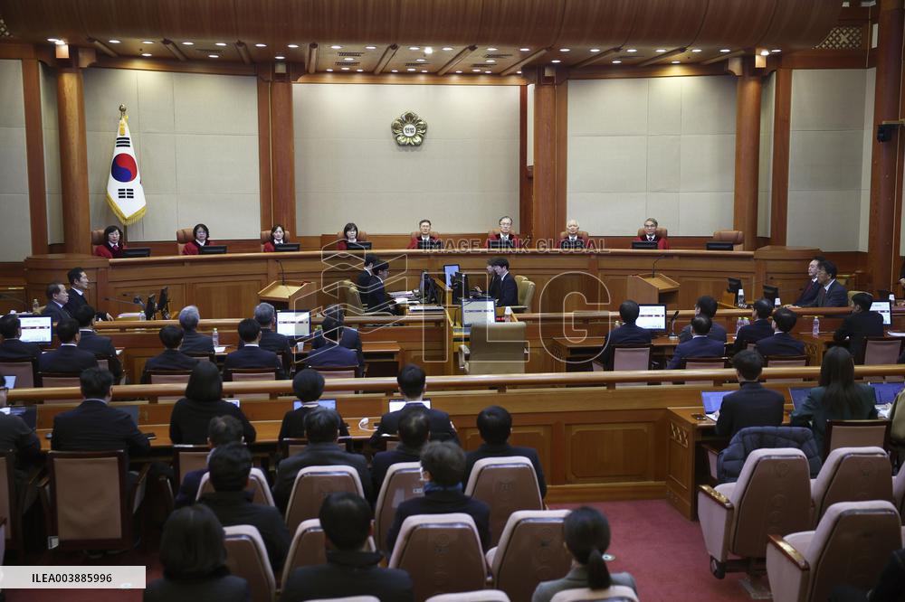 Impeached S. Korean president attends court hearing