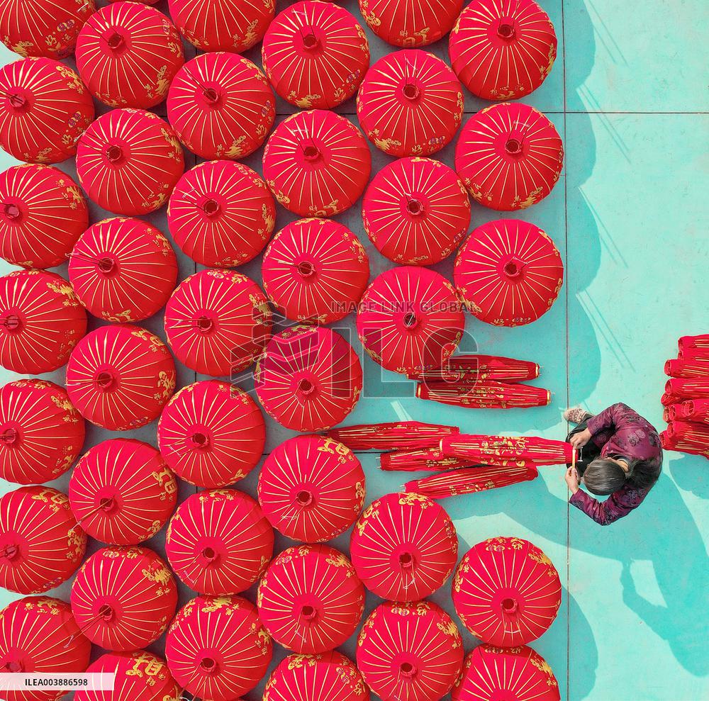 Red Lantern Supply in the Spring Festival Market